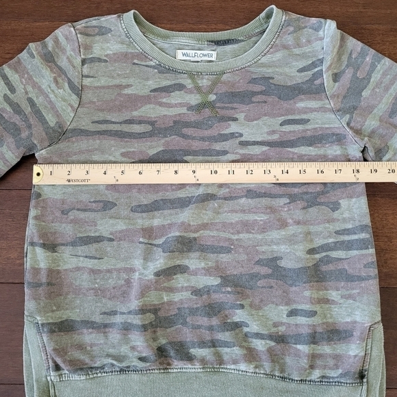 Wallflower Women's Camo Print Lightweight Pullover Sweatshirt Top Size XS - Picture 5 of 8